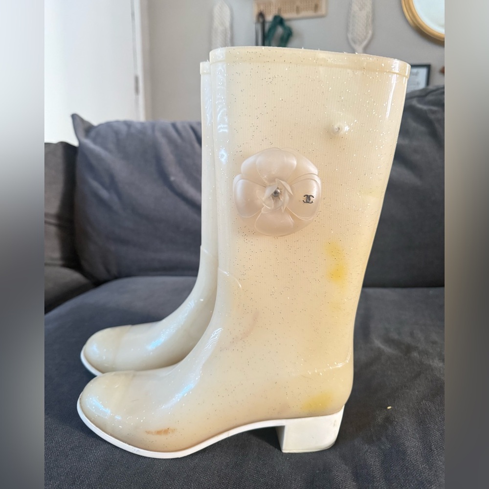 CHANEL Cream Winter & Rain Boots - Picture 9 of 10